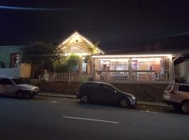 Above The Harbour solar-powered accommodation, hotel a Mossel Bay