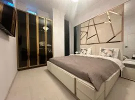 Glamorous One