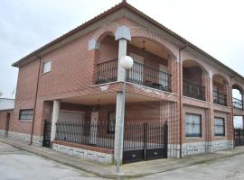 Casa Rural La Malena, hotel murah di Cazalegas