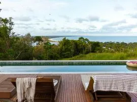 Luxury Villa Sea & River Views 5min to Pituba