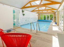 The Condo Swimming Pool available from May until October only, apartamento en Broadmayne