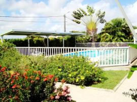 Domaine Des Hibiscus, hotel in Saint-François