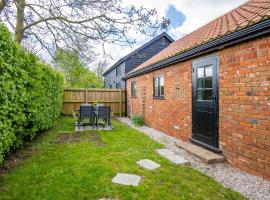 East Wing at Champaignes Toft, Mendlesham, hotel i Stowmarket