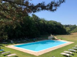 卡希娜德法久拉丽酒店，位于拉斯特拉阿西尼亚的乡间豪华旅馆