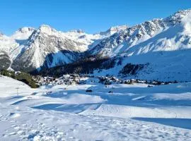 FeWo D'Rock Arosa- 4 room nightlife location by Nature Apartments Switzerland