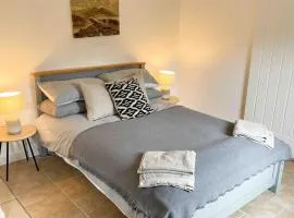 The Retreat, self-contained cosy Anex, M6 A75 Gretna Green