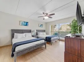 Ground Floor Beachfront 2 Steps From Amenities IV