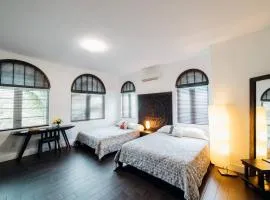 Vive Zen 2 Queen Beds