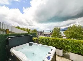 Starlight Lakeview Vista - 5BR Hideaway & Hot Tub