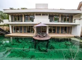 House with cenote and caves in Puerto Aventuras