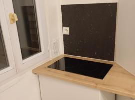 Beau studio propre, hotel i Colombes