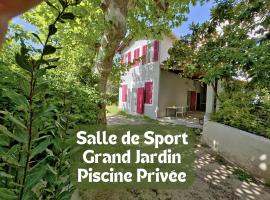Maison de Charme Classée 3 étoiles - Calme, Jardin, Salle de Sport, Piscine，位于马赛的酒店