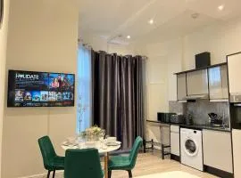 Charming Apartment in West Ealing, 12 Mins to Central London by Train, Free Parking, 8-Min Walk to Station