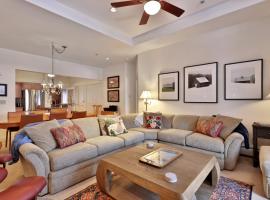 Lodges at Sunrise 3BR 3BA Luxury Ski On Ski Off Condo, Pool, Hot Tub, Gym, Sports Center, hotel en Killington