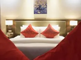 Luxe Suite at BCCT - BGC's Prime Studio - Gym, Infinity Pool with breathtaking skyline view