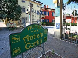 Hotel Antichi Cortili โรงแรมในดอสโซบัวโน