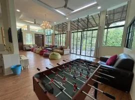 Forest Lodge, Radiant Janda Baik