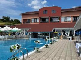 Плувен комплекс Фъц, hotel with pools in Opaka