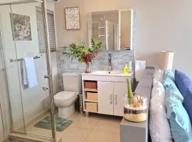 Surfside Suite - Pool & Ocean Views - Family or Couples