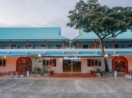 Sleepdive Samaesan สลิพไดฟว แสมสาร, hotel v destinaci Sattahip