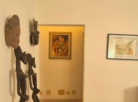 Luxueux cottage avec jardin privatif &agrave; Riviera Golf Beverly Hills, casa de campo em Abidjan