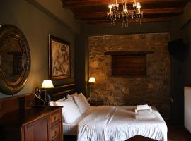 Guesthouse Katafygio, hotel with hot tubs in Arachova