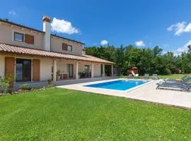 Villa Flora, a bright and beautiful villa surrounded by nature