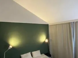 Centerpoint Hotel & Plaza