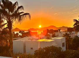 Spectacular Vacation Home Ocean View Walk to Beach, vila v destinaci Cabo San Lucas