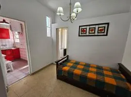 2 ambientes frente a plaza Colón y playas del centro