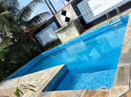 Casa com pisicna in Mongaguá