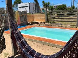 Hostel Vente al Diablo, hotel com estacionamento em Punta Del Diablo