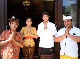 Villa Layang Bulan a homey guesthouse for men near the beach in North Kuta