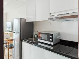 Newly South Gate Studio Apt with Pool, Gym Netflix by 2ndHome