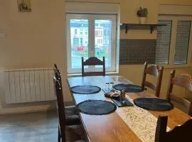Appartement calme, frais à louer, emplacement stratégique, proche de toutes commodités, de l'autoroute, valenciennes, lille, Belgique, wifi, Netflix, parking Gratuits