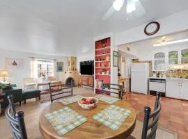 Famed Plaza Oasis 1 mile away, King Bed, Office, Foosball