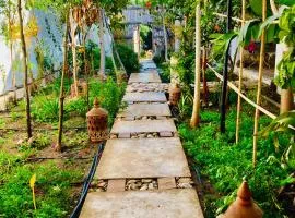 Cozy 1BR Bungalow with Kitchen in Eco Garden Nature Escape