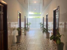 Nh&agrave; nghỉ Thế Ph&uacute;, allotjament a Tr&agrave; Vinh