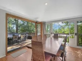 Riverside 3-Bed Townhouse with Spacious Deck & BBQ