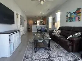 Luxury 2B2B Condo at River Oaks