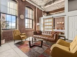 Luxury Industrial 2 Bedroom 2 Full Bath Strip District & Riverwalk