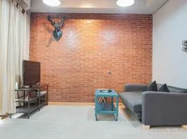 Luxurious 1BR Apartment at Belmont Residence By Travelio