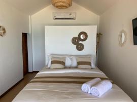 Cozy Beachfront Bungalow, hotel in Mae Nam