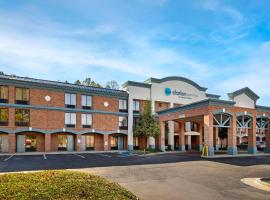 Clarion Pointe Durham Research Triangle Park, inn in Durham