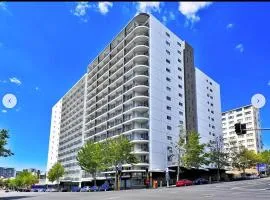 Auckland city central apartment 2 bedrooms apartment Wi-Fi balcony harbor or skytower view near public parking 1204