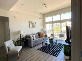 Resort-Inspired Bliss- Modern & Cozy Apartment