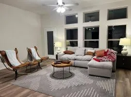 Balmoral LakeSide 5br 4ba House