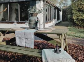 HottuB - Wellnesshuisje - Bos - Oudveluwe, hotel in Voorthuizen