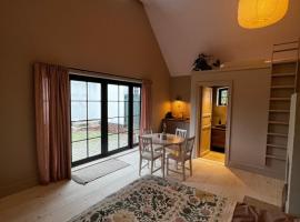 Cozy & Private Luxury Guesthouse, 30 min from Copenhagen, penzion v destinaci Stenløse