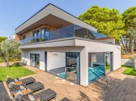 Villa Palatium III in Fažana for 8 people only 200 meters from the sea with sauna & indoor-outside heated pool